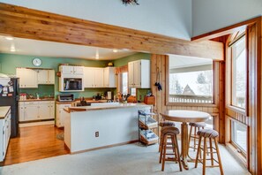 5 bedrooms, desk, free WiFi