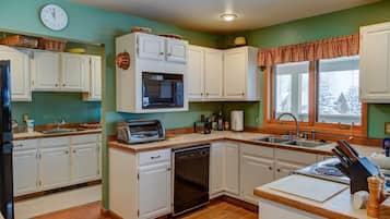Stovetop, dishwasher, coffee/tea maker, toaster