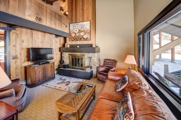 Flat-screen TV, fireplace