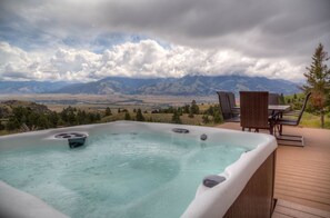Outdoor spa tub - PV - Paradise Valley Retreat (Emigrant)