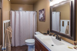 Towels, soap, shampoo - PV - Paradise Valley Retreat (Emigrant)