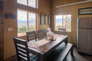 In-room dining - PV - Paradise Valley Retreat (Emigrant)