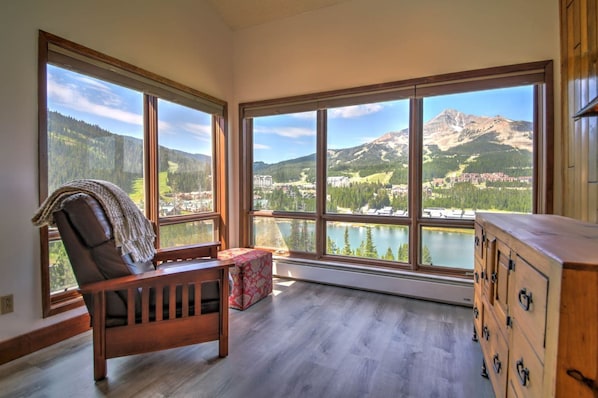 平面電視、壁爐