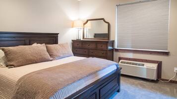 4 bedrooms, desk, iron/ironing board, free WiFi