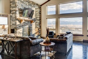 Flat-screen TV, fireplace, DVD player, stereo