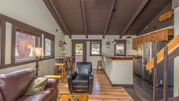 Flat-screen TV, fireplace