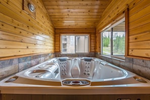 Jetted tub
