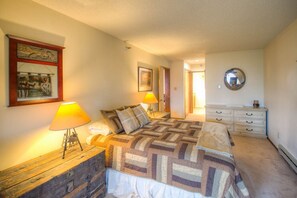 2 bedrooms, desk, iron/ironing board, free WiFi