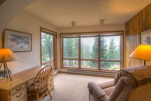 Flat-screen TV, fireplace - Big Sky - Skycrest 1707 (Big Sky)