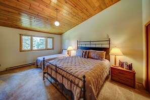 4 bedrooms, desk, free WiFi