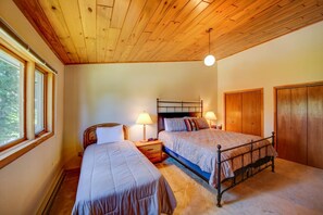 4 bedrooms, desk, free WiFi