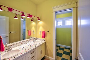 Bathroom - Bozeman - Beach Escape (Bozeman)