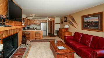 Meja, seterika/papan seterika, Wi-fi percuma, cadar katil