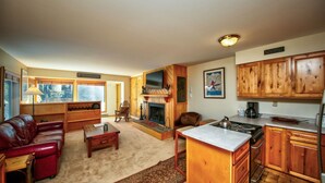Flat-screen TV, fireplace - Big Sky - Stillwater 1021 (Big Sky)