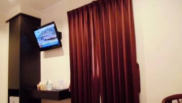 Desk, blackout drapes, free WiFi, bed sheets