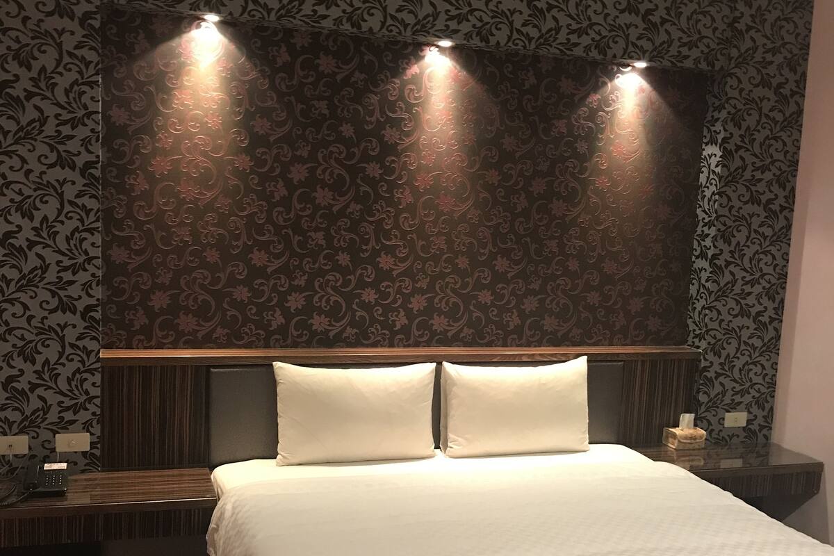 尊爵雙人房, 1 張加大雙人床, 非吸煙房 | 書桌、遮光布/窗簾、免費無線上網、床單