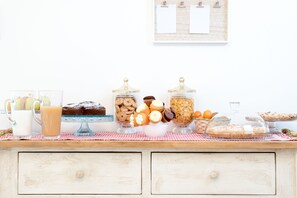 Petit déjeuner complet compris tous les jours