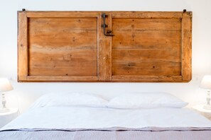 Appartement, 1 slaapkamer, uitzicht op tuin, op benedenverdieping | Een minibar, individueel gedecoreerd, een bureau
