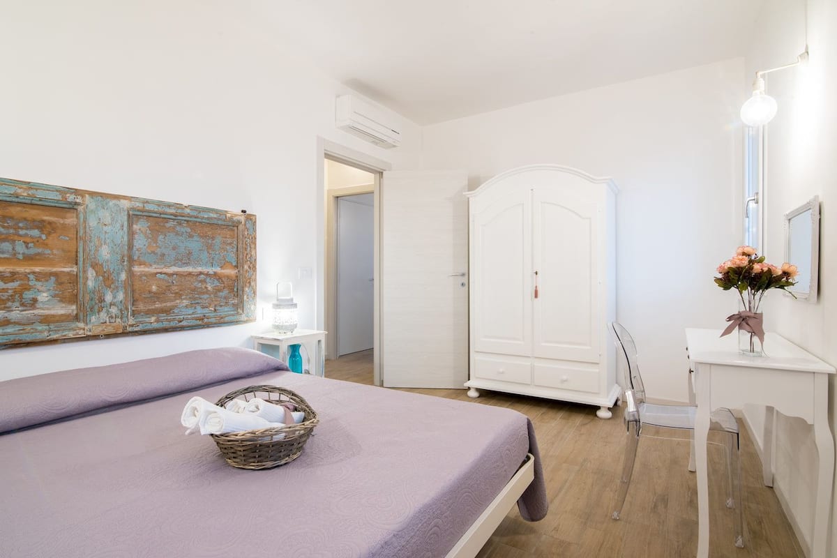 Apartment, 1 Bedroom, Garden View (Sale e Pepe) | Minibar, individually decorated, desk, blackout curtains