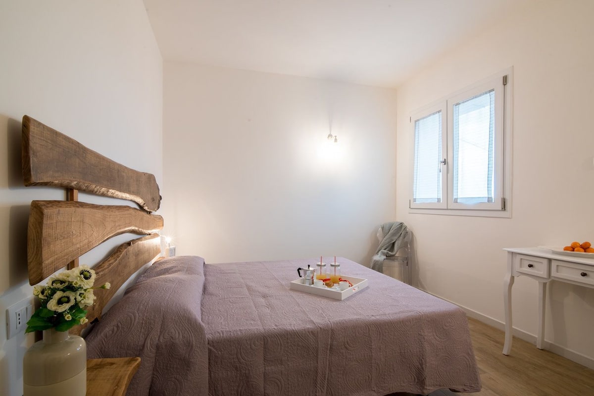 Apartment, 1 Bedroom, Garden View (Acqua e Vino) | Minibar, individually decorated, desk, blackout curtains