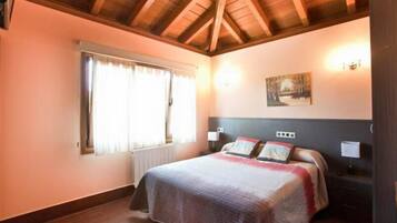 Caja de seguridad en la habitación, wifi gratis y ropa de cama