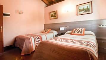 Twin Room | In-room safe, free WiFi, bed sheets