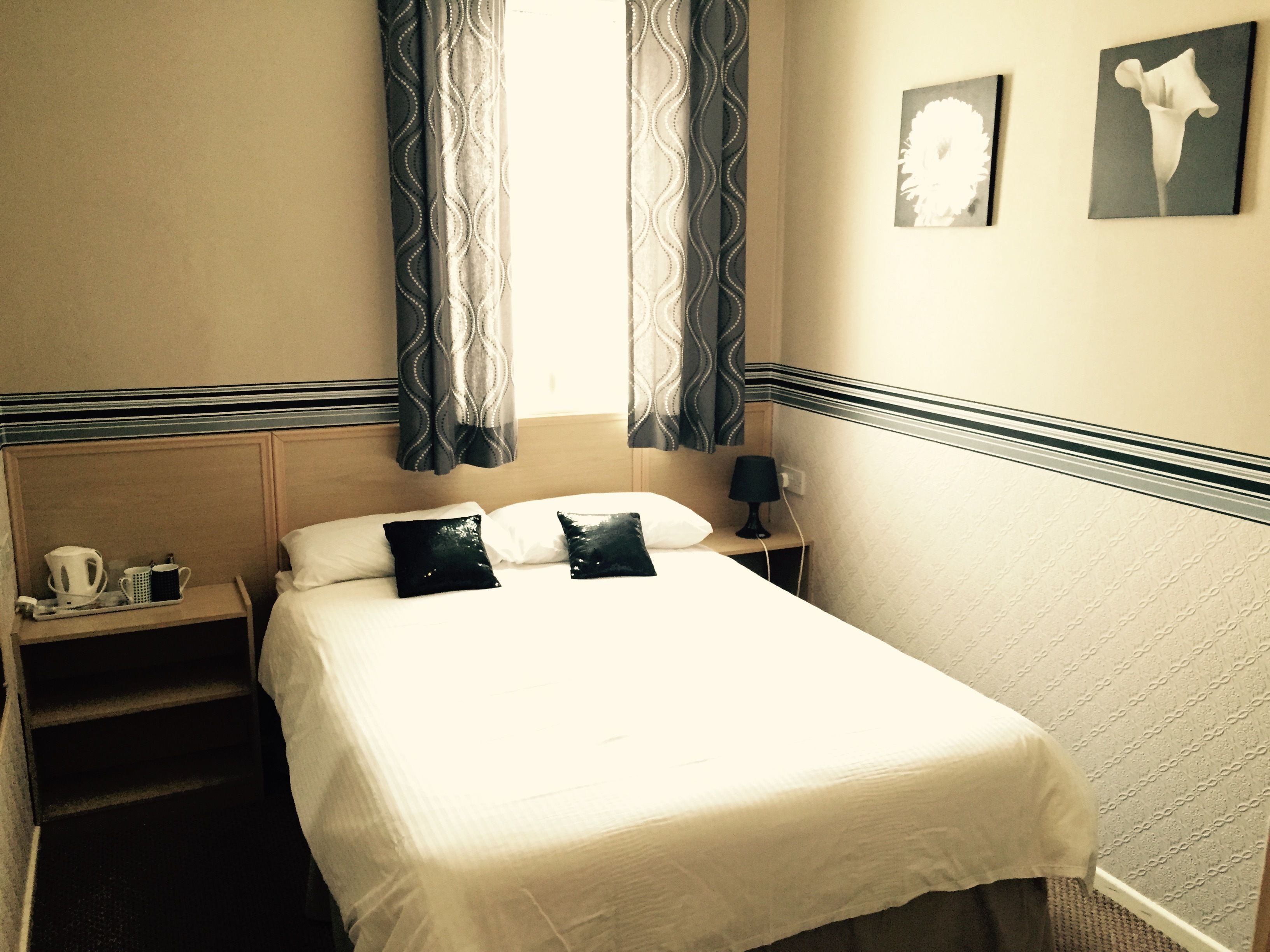standard double room | iron/ironing board, free wifi, bed sheets