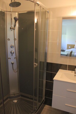 Bathroom shower - Chez Mary (Vanosc)