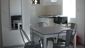 A modern kitchen with a dining area. - Chez Mary (Vanosc)