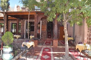 Breakfast, lunch, dinner served; Moroccan cuisine  - Auberge Atlas Tichka (Asni)