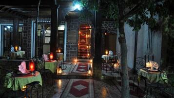 Se sirven desayunos, comidas, cenas y cocina marroquí