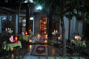 Breakfast, lunch, dinner served; Moroccan cuisine  - Auberge Atlas Tichka (Asni)
