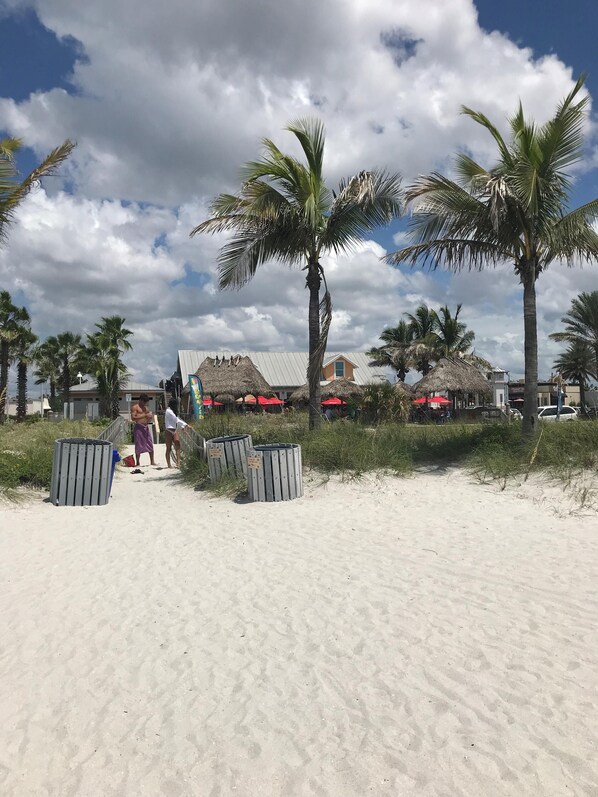 Beach nearby, sun-loungers, beach towels