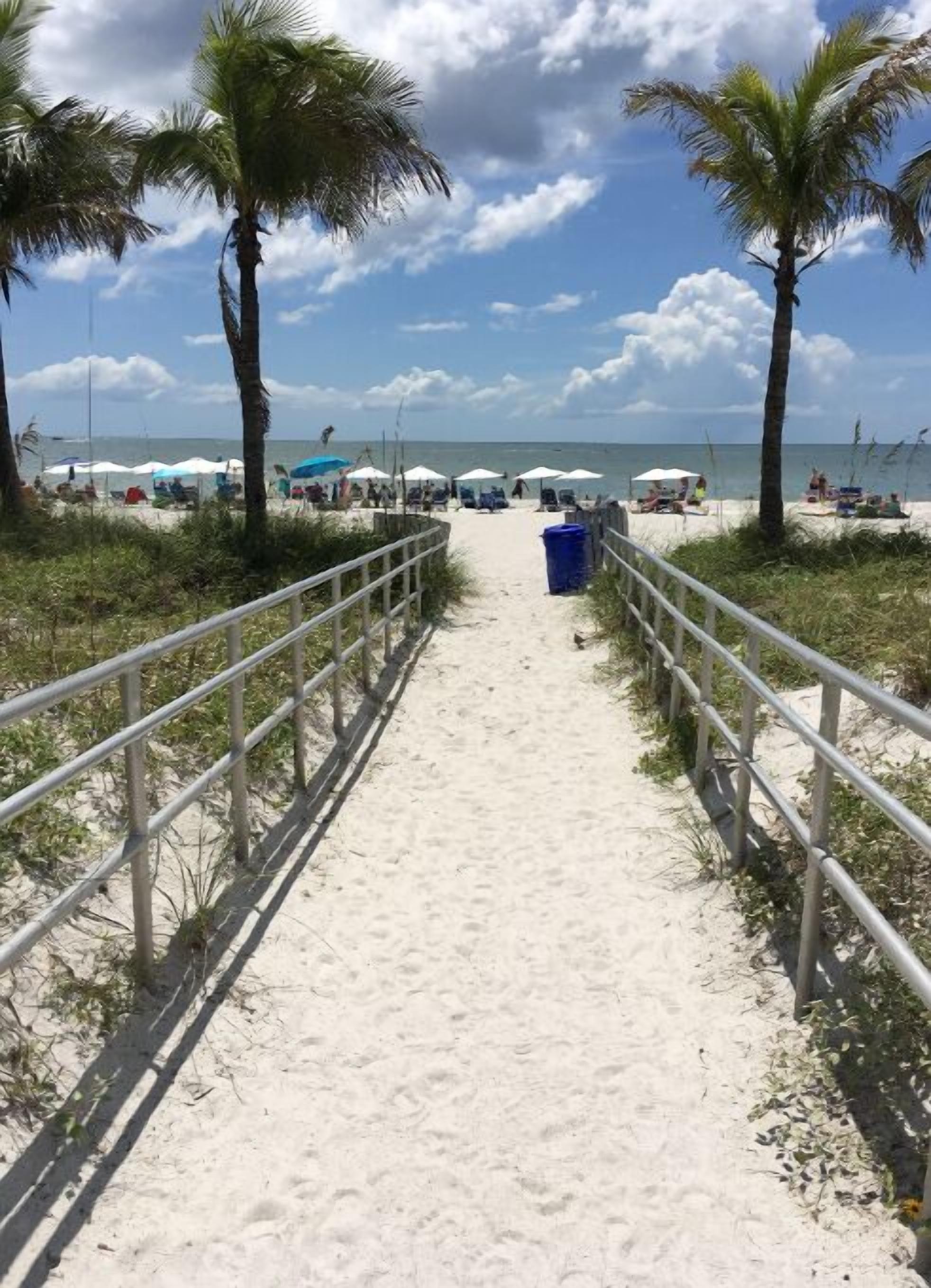 Beach nearby, sun loungers, beach towels