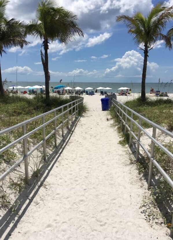 Beach nearby, sun-loungers, beach towels