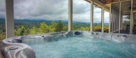 Outdoor spa tub