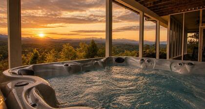 LeConte Mountain Lodge, AWESOME MOUNTAIN VIEWS, 4900+ SQ. FT. WIFI, Hot Tub!