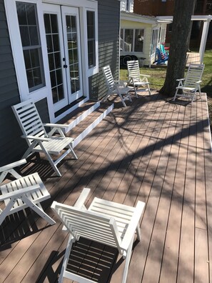 Terrace/patio - Lakefront property with A/C sleeps 8 with onsite pontoon available to rent. (Lake Odessa)