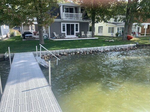 Lakefront property with A/C sleeps 8 with onsite pontoon available to rent.