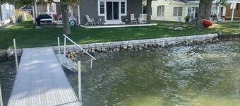 Lakefront property with A/C sleeps 8 with onsite pontoon available to rent.