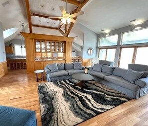 Smart-TV, Kamin, DVD-Player, Tischfußball