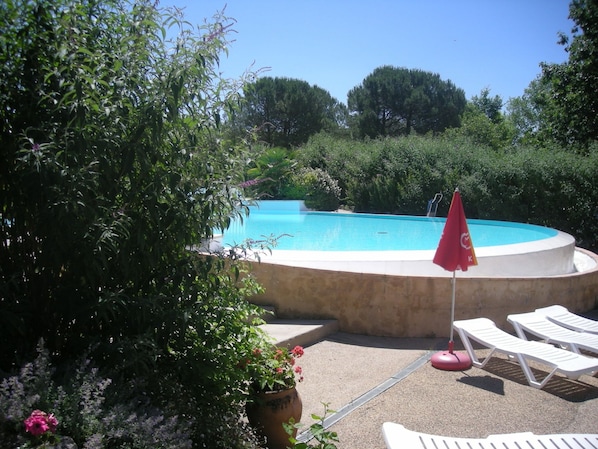 2 outdoor pools, pool umbrellas, pool loungers - Camping Les Lacs de Courtes - Gîtes (Estang)
