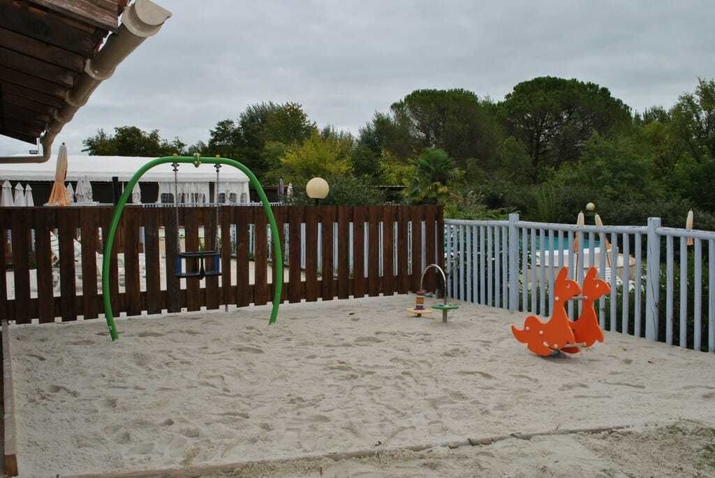 Tempat bermain anak - outdoor