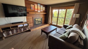 Living area - Newly Updated Summit County 2BD/2BA Condo (Silverthorne)