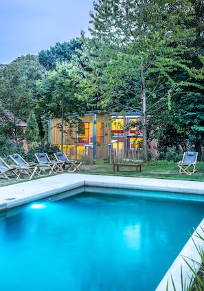 Seasonal outdoor pool, sun loungers - B&B Baz (Kruibeke)