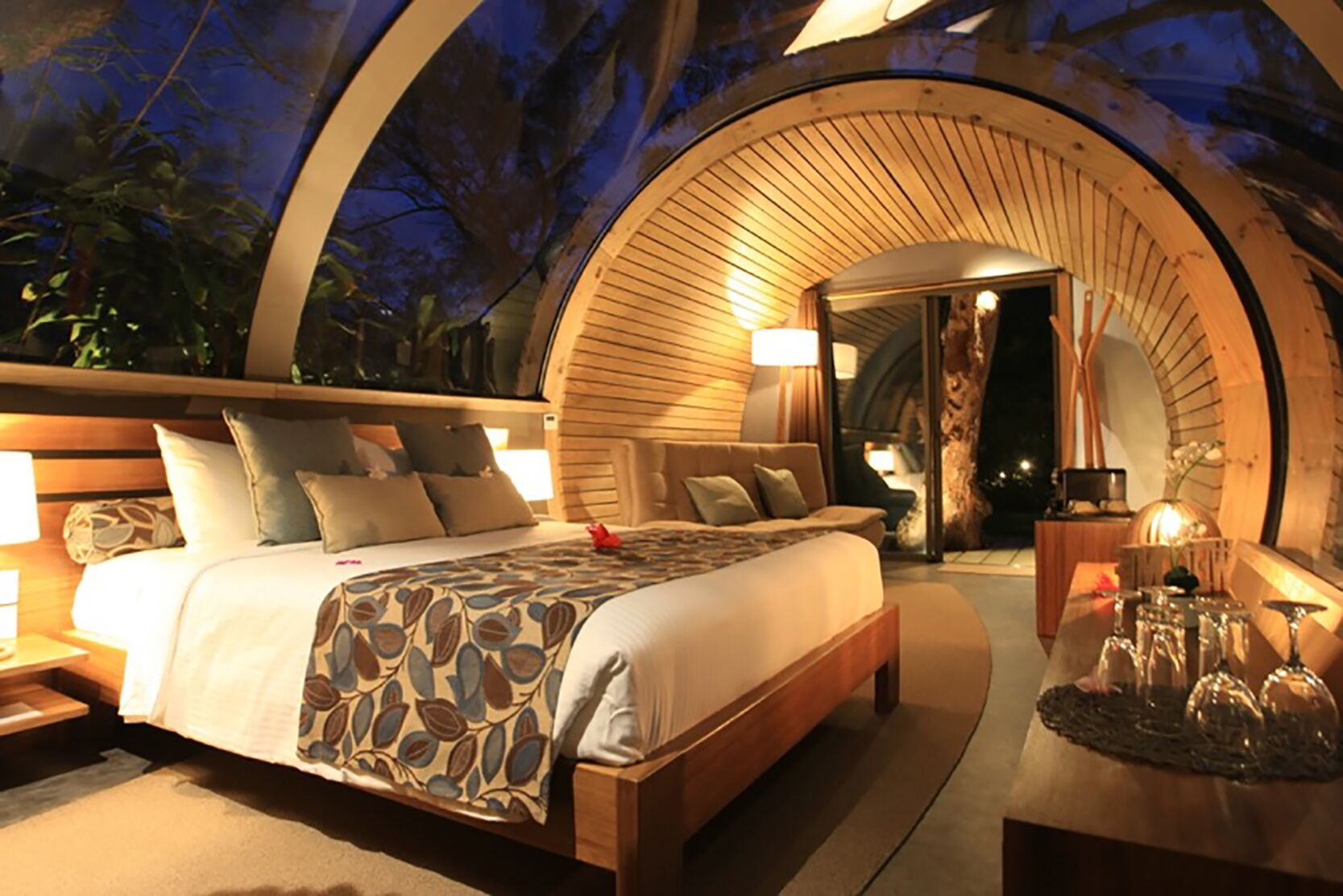 Premium bedding, minibar, travel crib, free WiFi