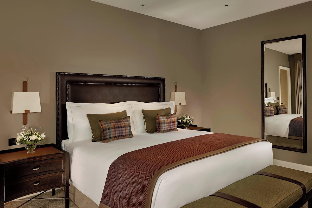 Deluxe House, 1 King Bed, Non Smoking (Brew House) | Hypo-allergenic bedding, minibar, in-room safe, individually decorated