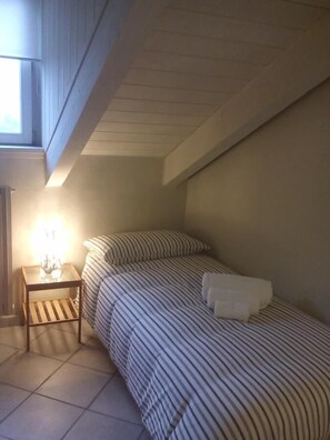 Blackout curtains, free cots/infant beds, free WiFi, bed sheets