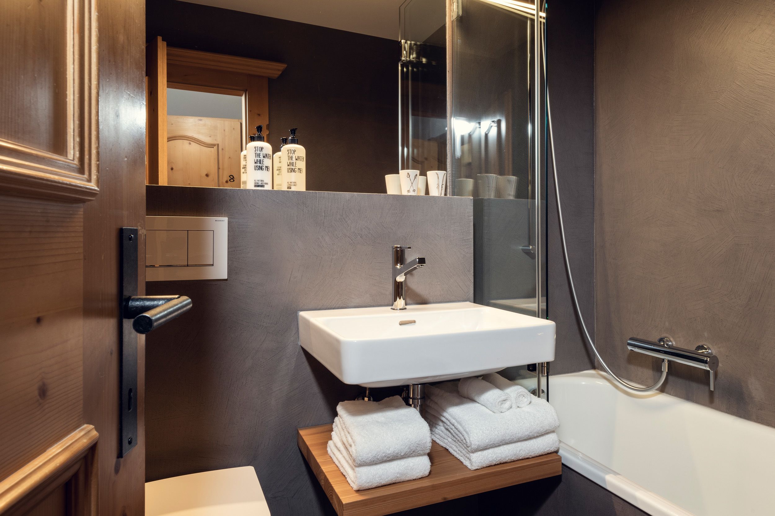 standard double room | bathroom | shower, free toiletries, hair dryer, bathrobes