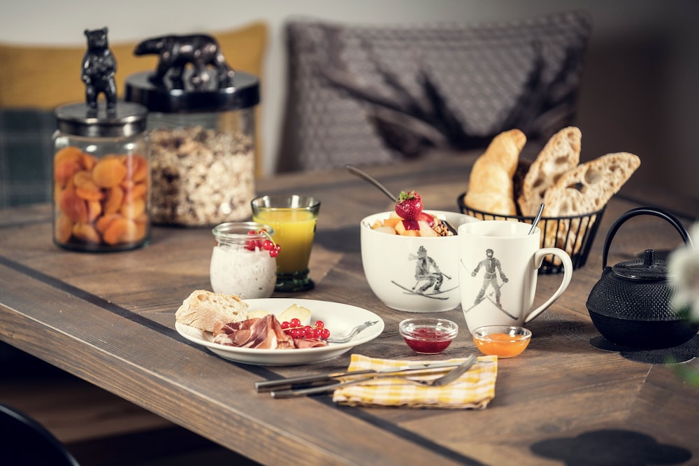 Conrad’s Mountain Lodge by null